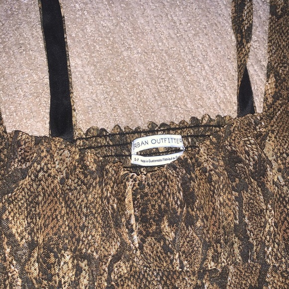 New urban dress. Never worn. Perfect condition. - Picture 3 of 4